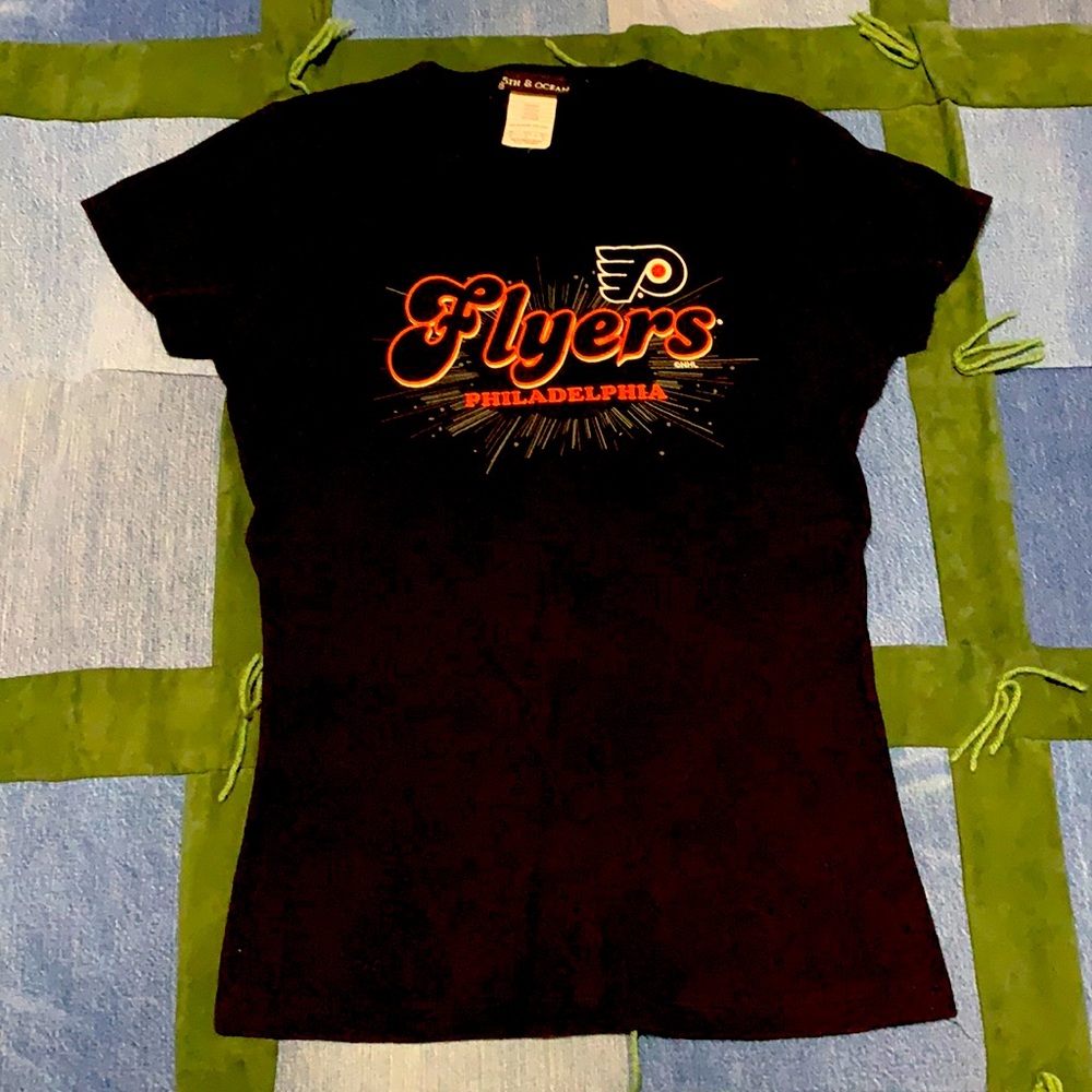 Philadelphia Flyers Women’s T-Shirt - Size Medium
